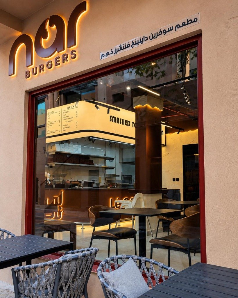 L&eacute;Nar Burgers restaurant storefront and outdoor dining